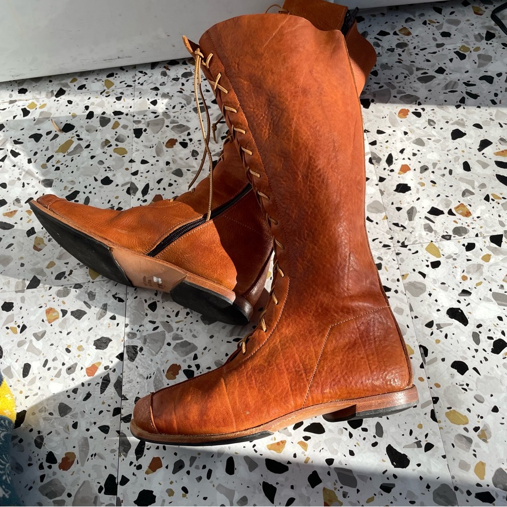 CYDWOQ designer brown leather boots